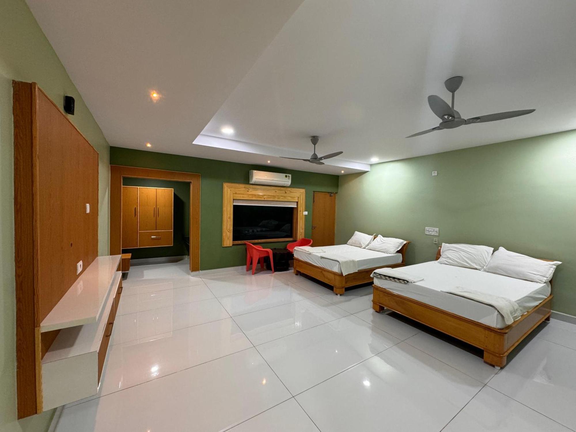 Yanam Resorts Buitenkant foto