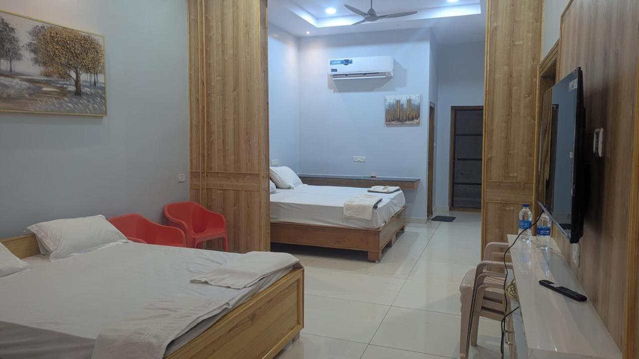 Yanam Resorts Buitenkant foto