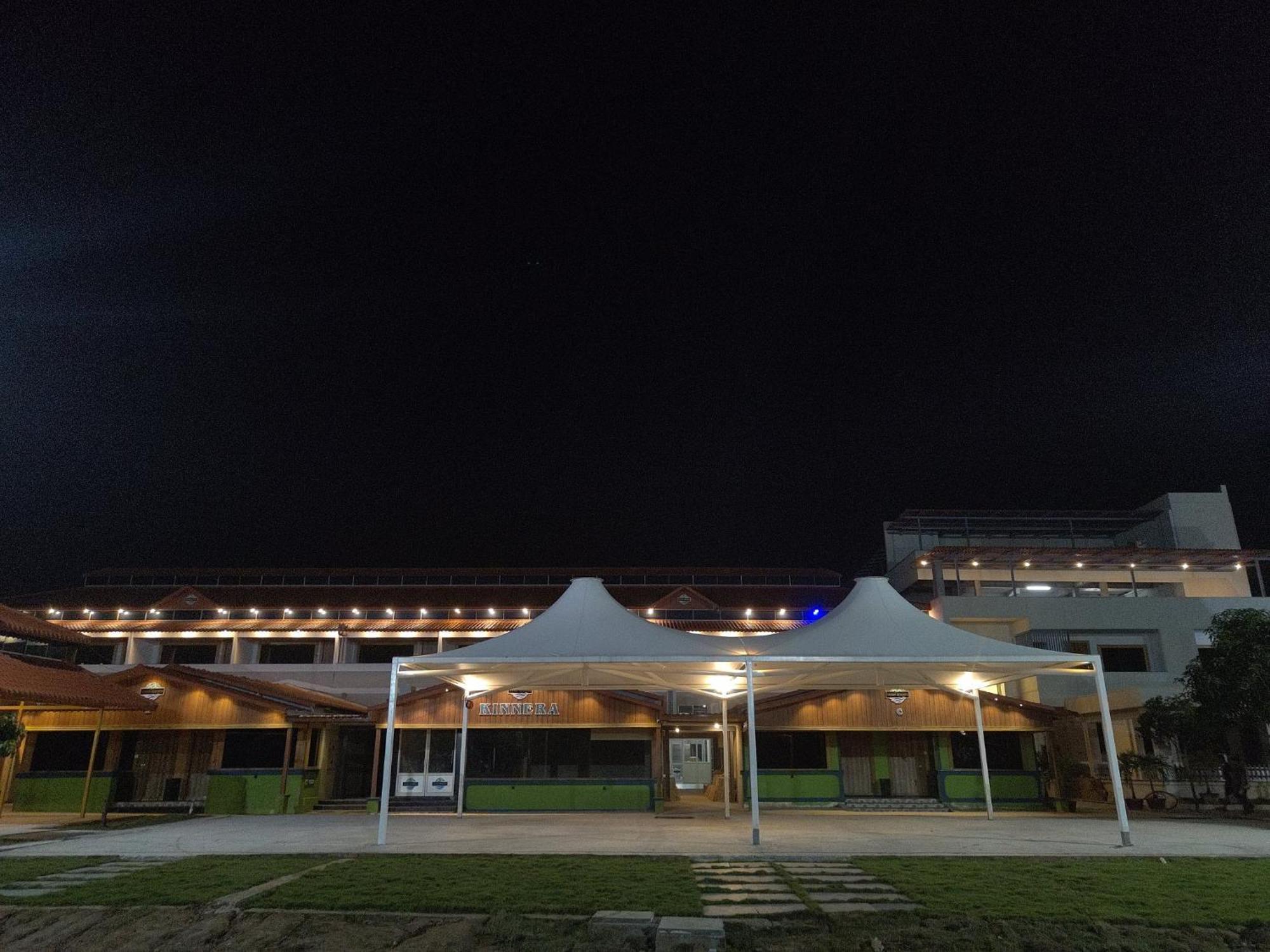 Yanam Resorts Buitenkant foto