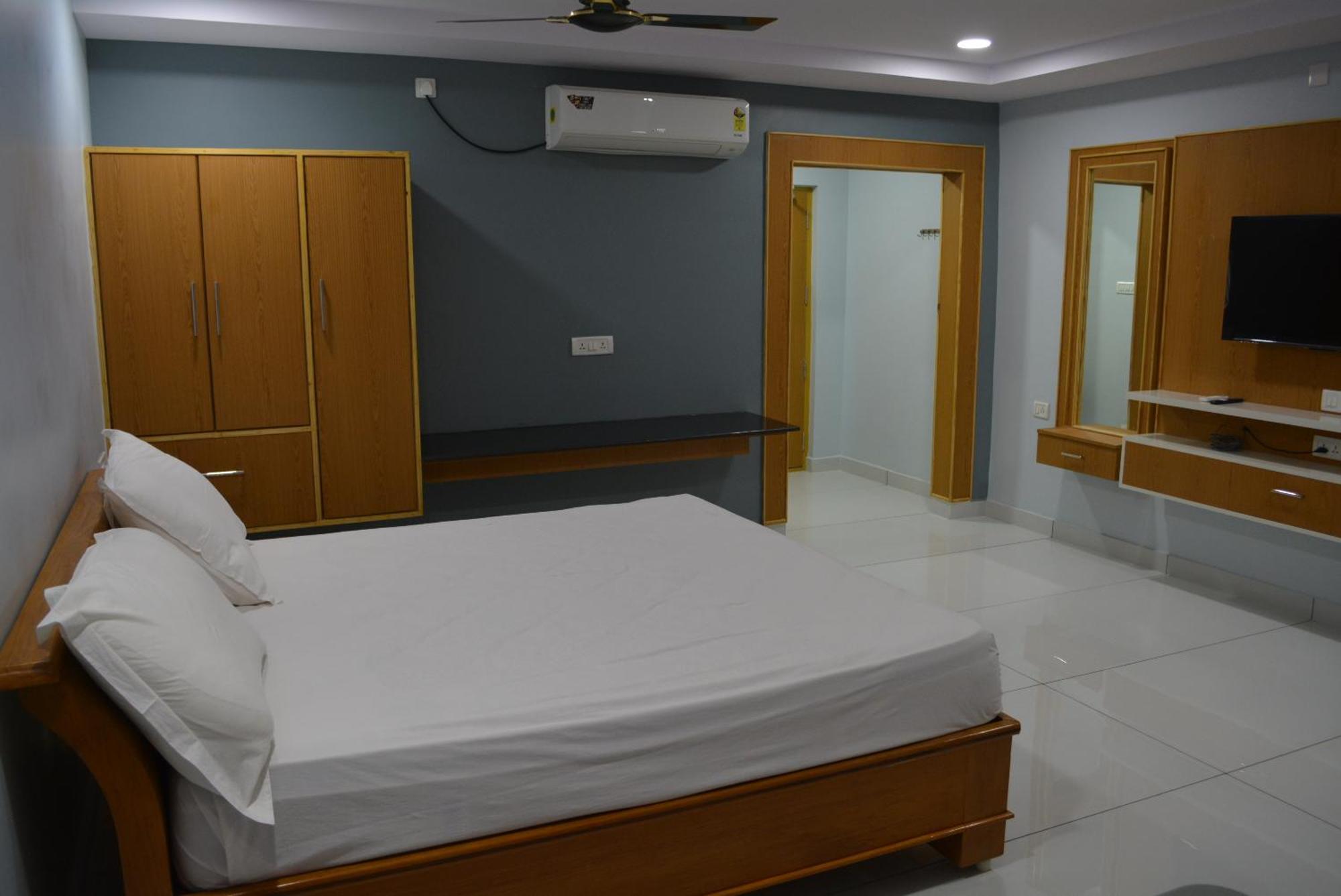 Yanam Resorts Buitenkant foto
