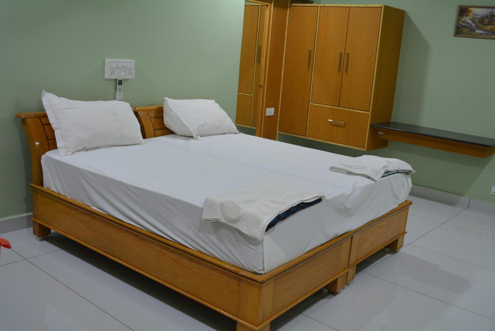 Yanam Resorts Buitenkant foto