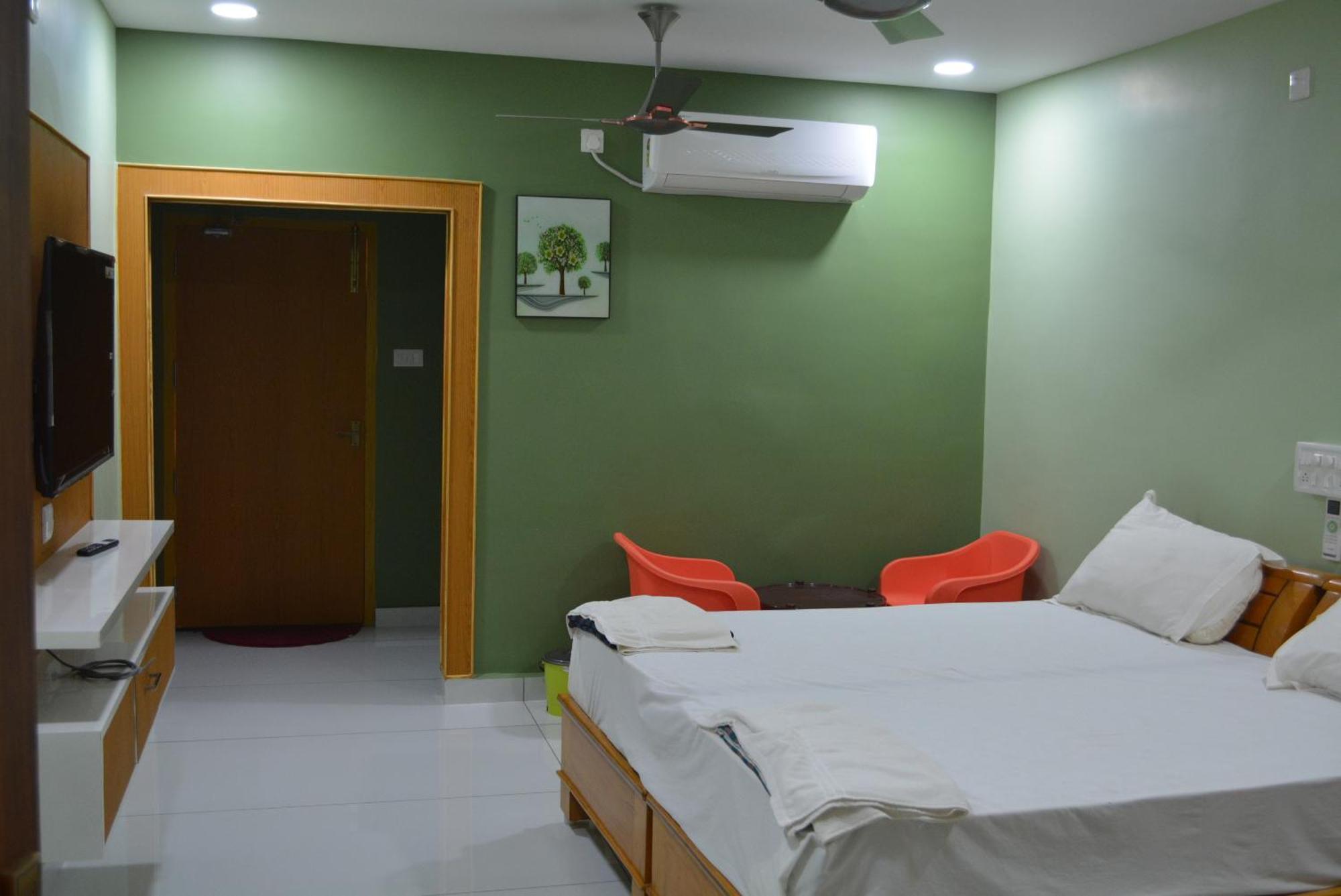 Yanam Resorts Buitenkant foto