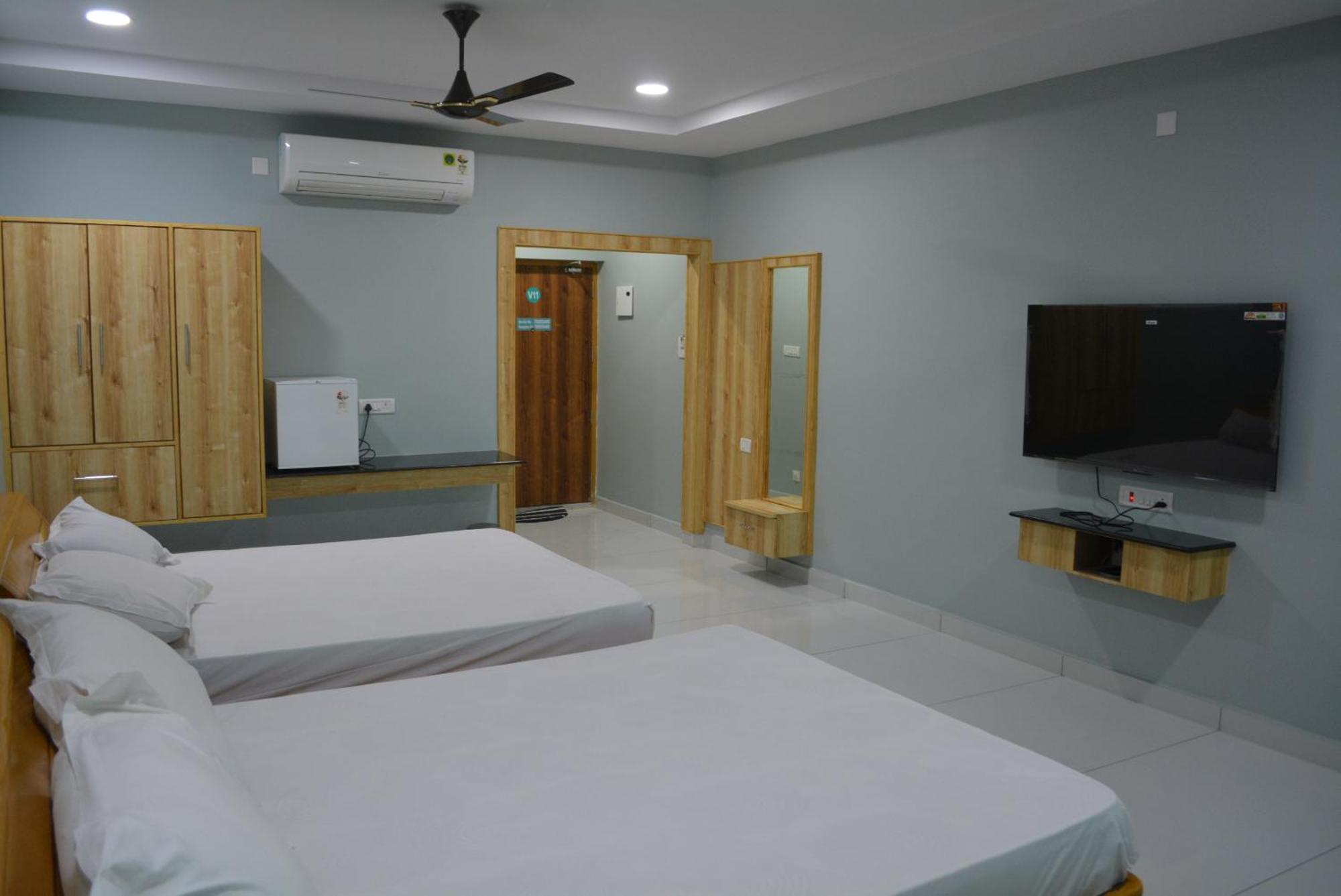 Yanam Resorts Buitenkant foto