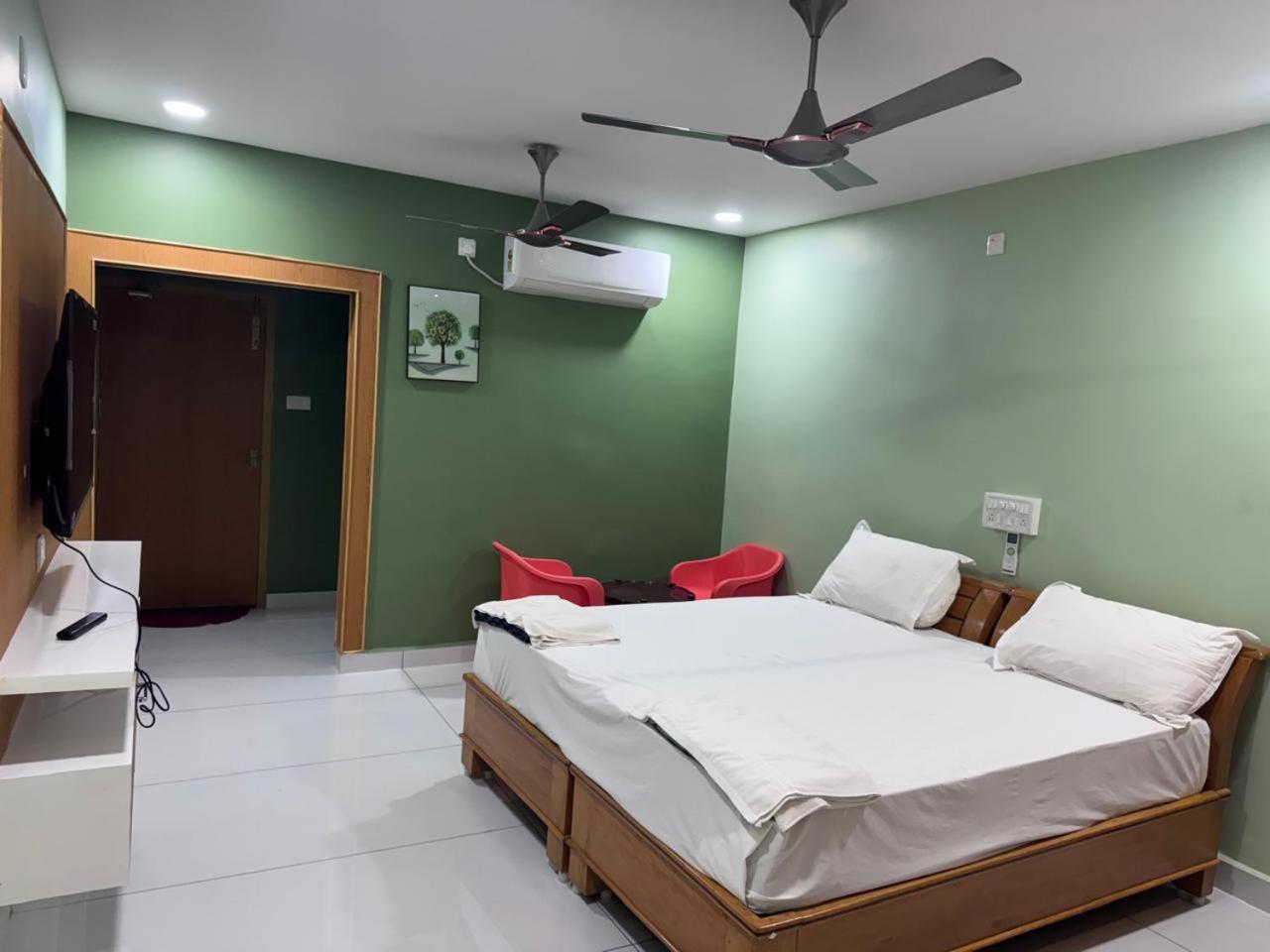 Yanam Resorts Buitenkant foto