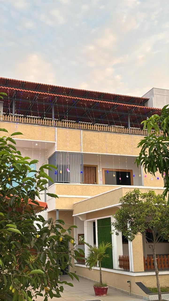Yanam Resorts Buitenkant foto